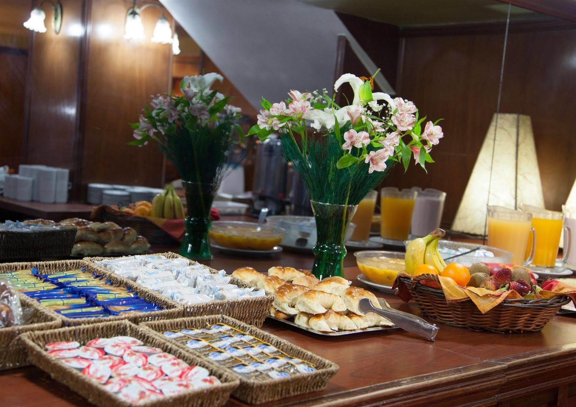 Esmeralda Palace Hotel Буенос Айрес Екстериор снимка